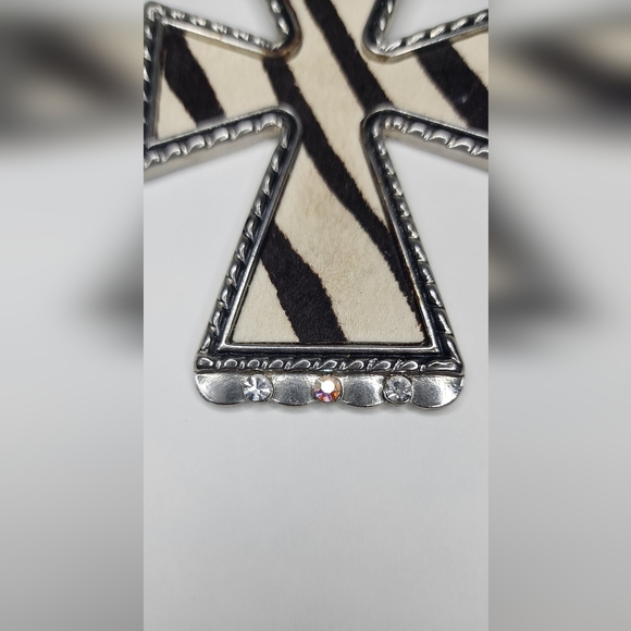 New Silver Strike belt or saddle clip Rhinestones Cross - Picture 3 of 4